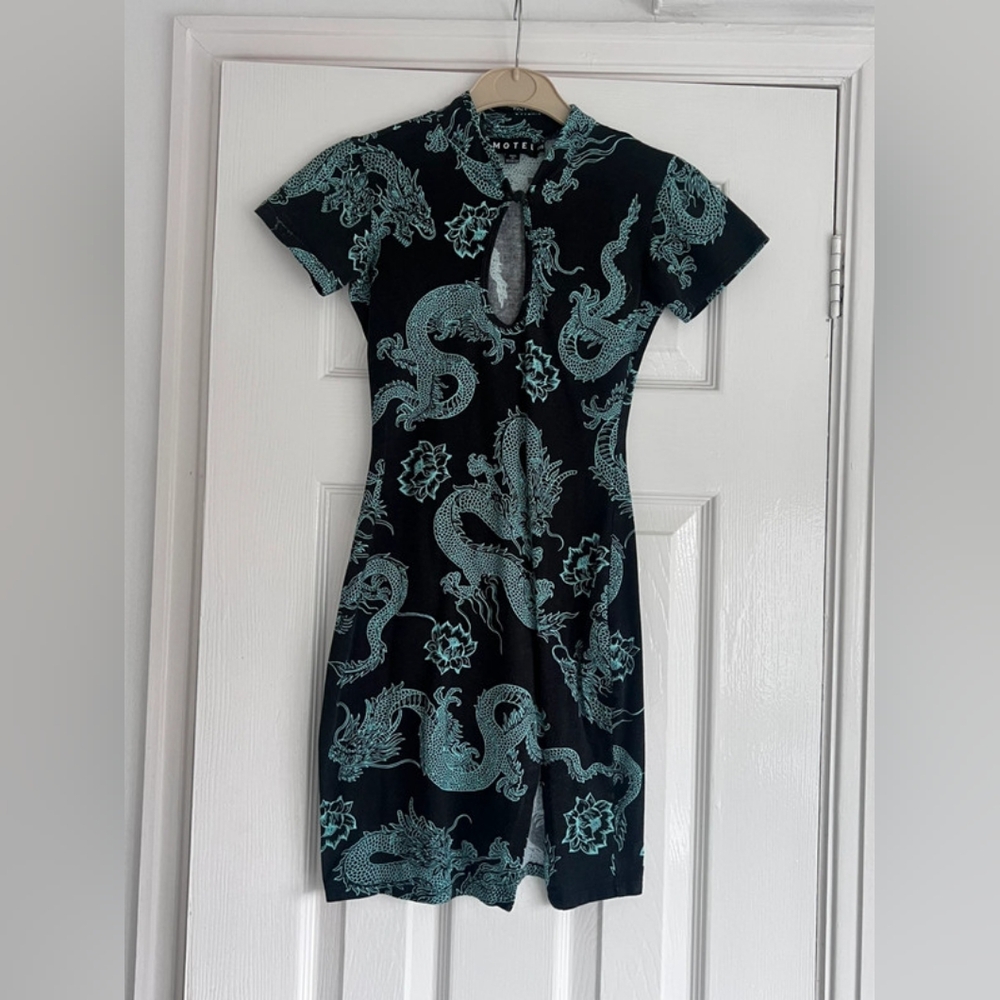 Elegant Black and Blue Dragon Print Dress